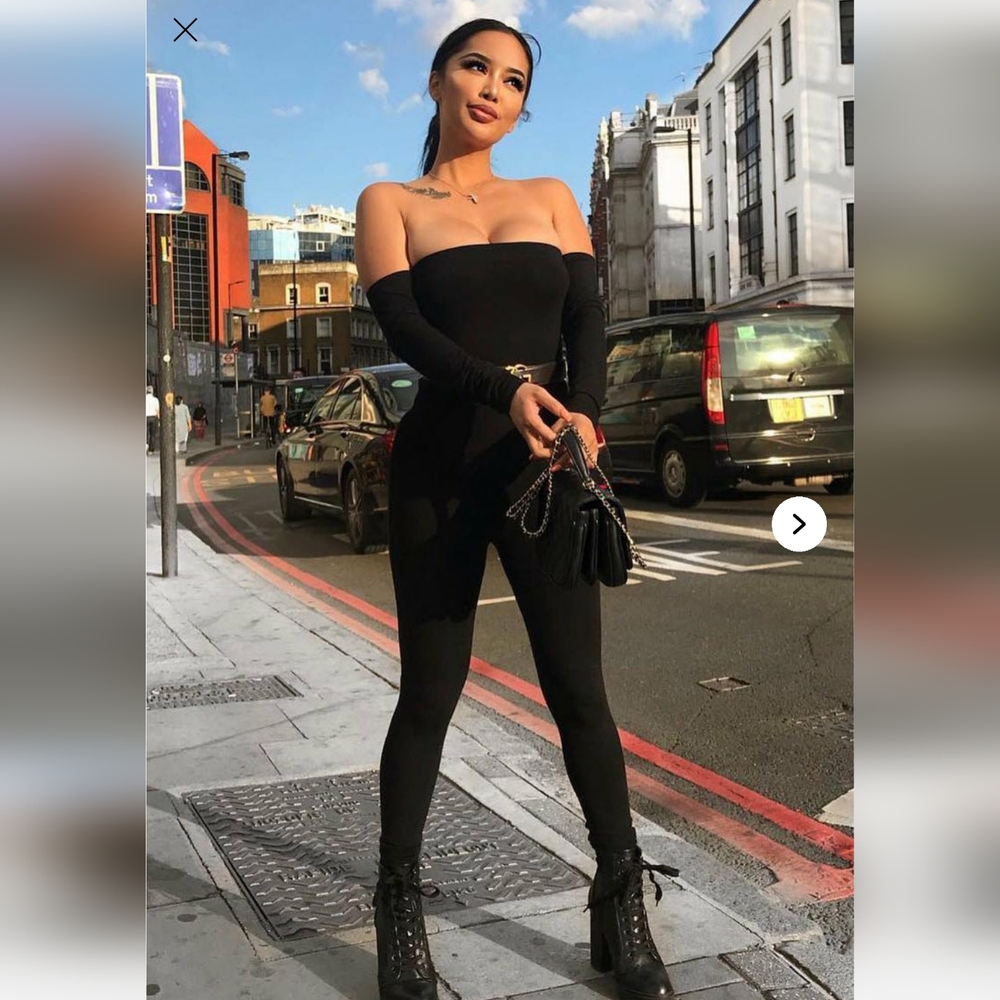 Elegant Black Off-Shoulder Jumpsuit LARGE